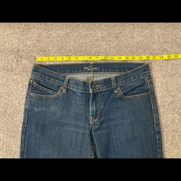 Old Navy The Diva Jeans 6 Short - Picture 3 of 11